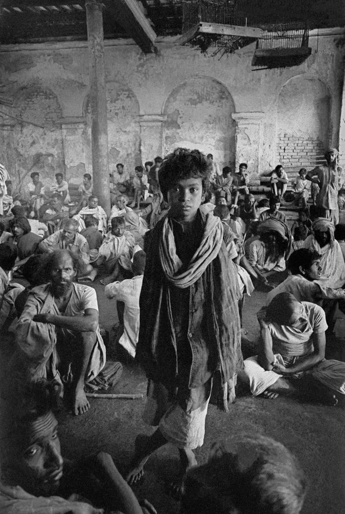 1962, Calcutta, beggar assembly