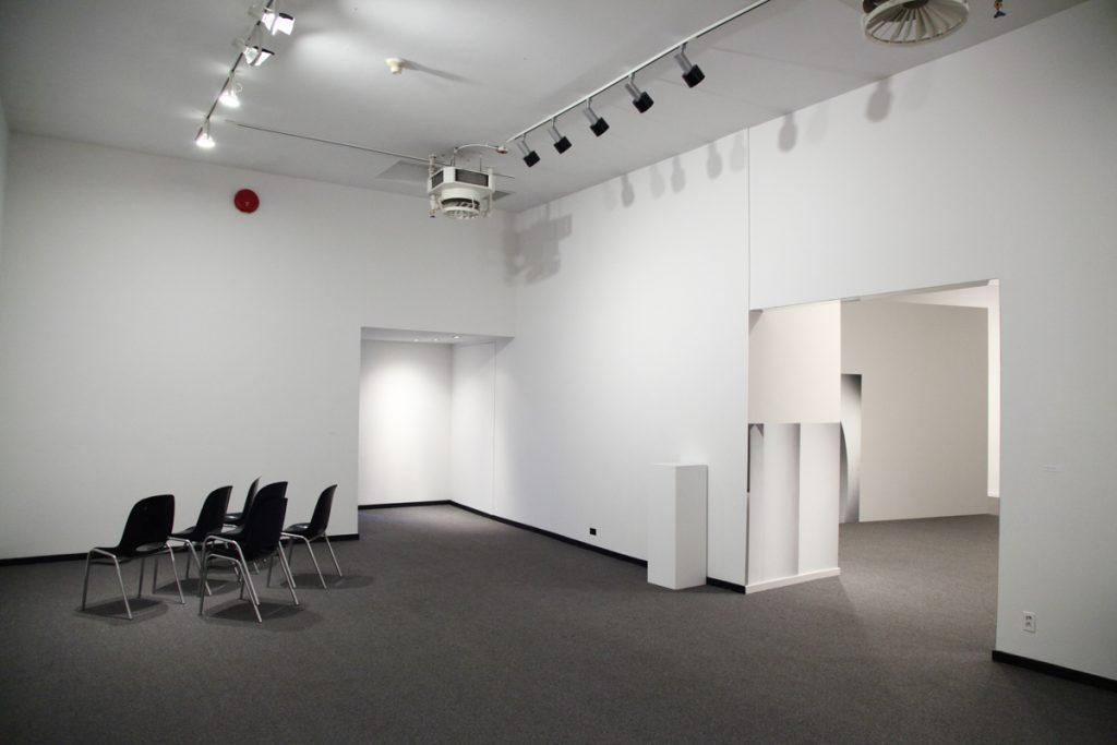 Instalation view of "Approximations, PHG 1985-2005"