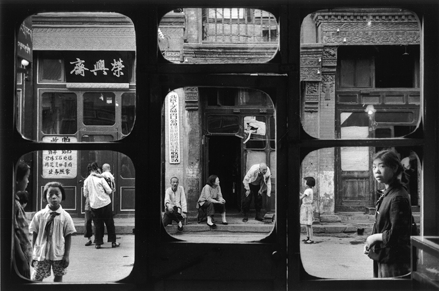 Marc Riboud, The antique dealers’ street, Peking. 1965. ©Marc Riboud. gelatin silver print