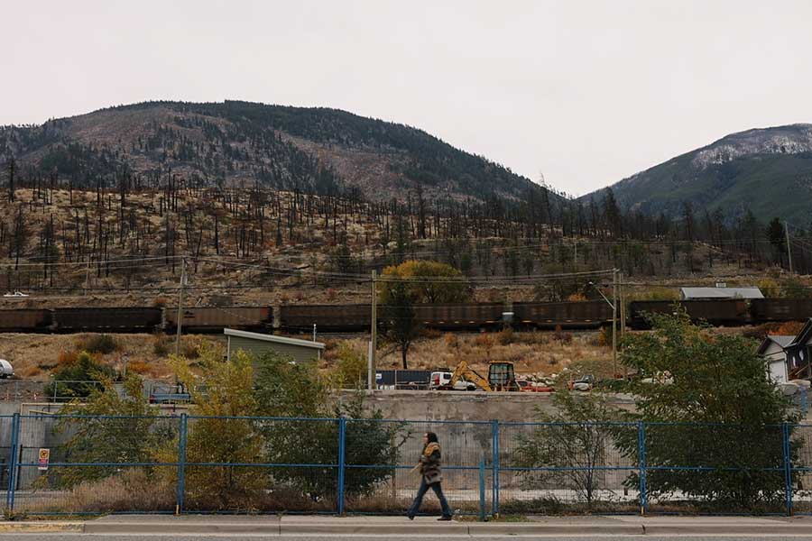 Jade Baxter – Weaving Ballad